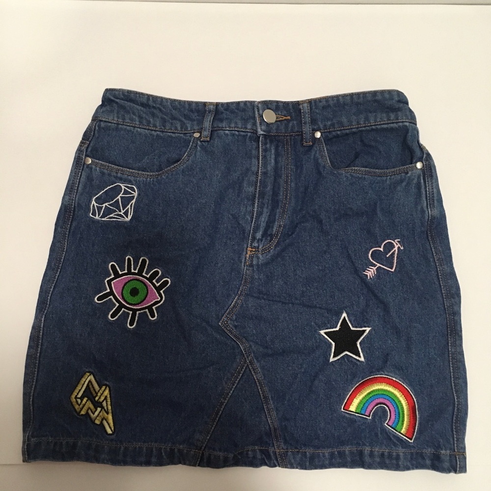 H&M women’s denim blue jean skirt size 6 embroidered rainbow kiss heart comfy